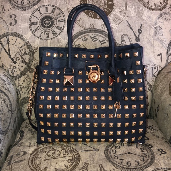 Michael Kors Handbags - 🌸MOTHER’S DAY SALE🌺MKors Pyramid Hamilton